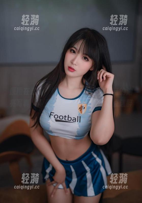 原图在这儿，看看海克斯科技小蛋糕的油亮写真，真是个“晃眼神作”，有点迷醉。