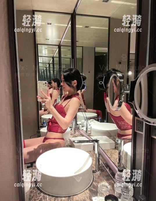 微密圈 - 牛奶里的果汁毛衣！新的套图更新，更新就是给生活加点奶，加点果汁！