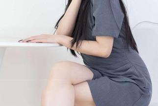 物恋传媒 – 小茶的最新黑白美图，理性与感性之间的微妙平衡，值得一探究竟。