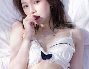 谁能拒绝白露Bululu的泳衣壁纸？高清画质，爱了爱了！