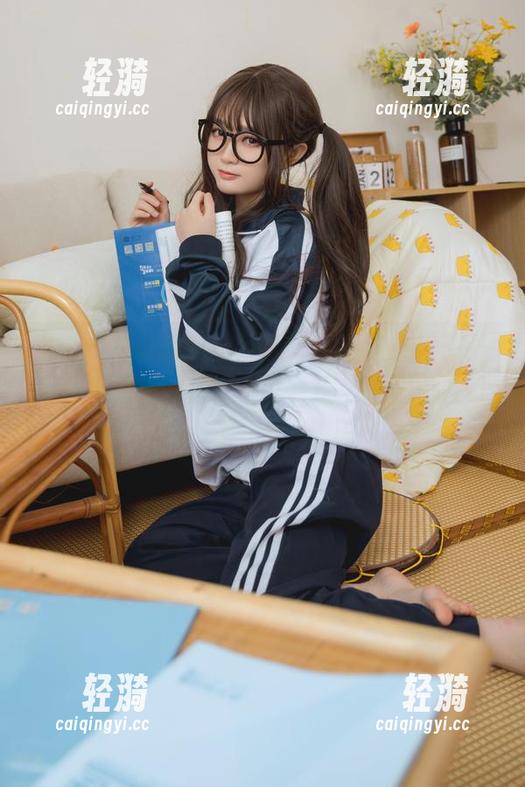 神沢永莉最新白裙分享：穿上这条裙子，再也不怕被路人盯着了，因为他们都在盯着裙子！