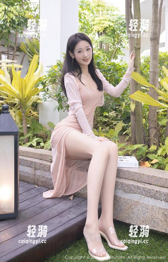 秀人网-余贝拉bella 秀人网 - 余贝拉bella的户外写真:高清到让你忍不住想去户外吃土,下载走起!