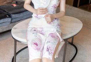 秀人网 – 谁能告诉我南初妹妹的黑色运动内衣图包是怎么做到如此吸引眼球的？