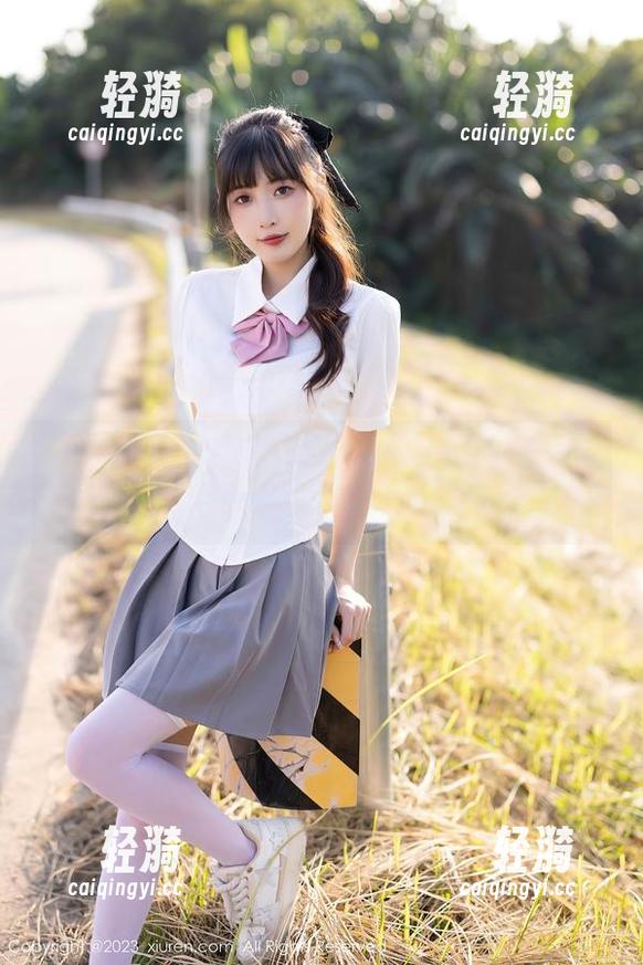 秀人网-安妮Tess 秀人网 - 油亮的安妮Tess与她的作品分享,让我想问:光从哪里来?