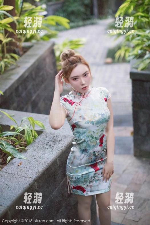 秀人网 - 奶牛主题的私拍？菲菲吃不胖这个图集我给满分！