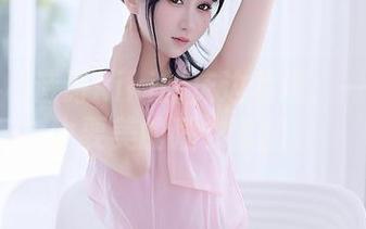 秀人网 – 诗诗kiki的床边梦境：一组赌气也要美的睡衣套图。