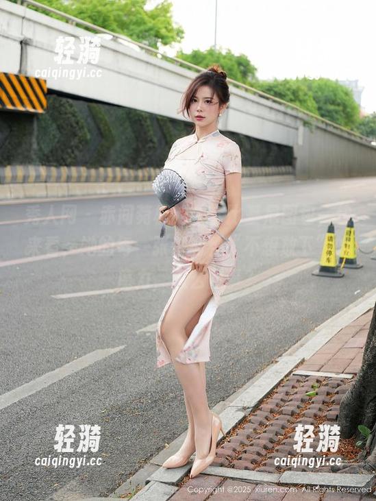 秀人网-赤间菀枫 秀人网 - 赤间菀枫的全套比基尼图包,快来看,她的每一张都有种“不想放下”的魔力,怎么回事?