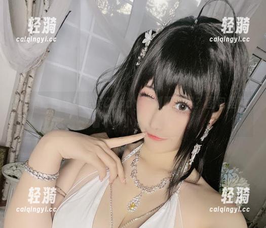 谁能抵挡住糖果果Candy的制服诱惑？图包里藏着不少小心机哦！