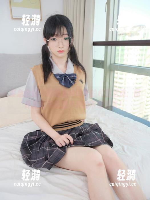 紧急企划 - 跟随龙崎聆音的和服足迹：图库里有你意想不到的下载惊喜！