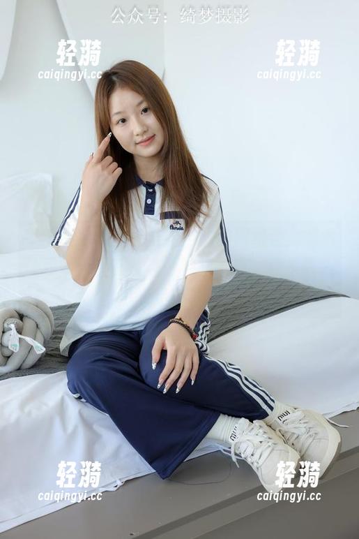绮梦摄影-伊伊 绮梦摄影 - 伊伊与奶牛的美图组合,竟然让我每天都在追逐一种幽默感,真是让人意外!