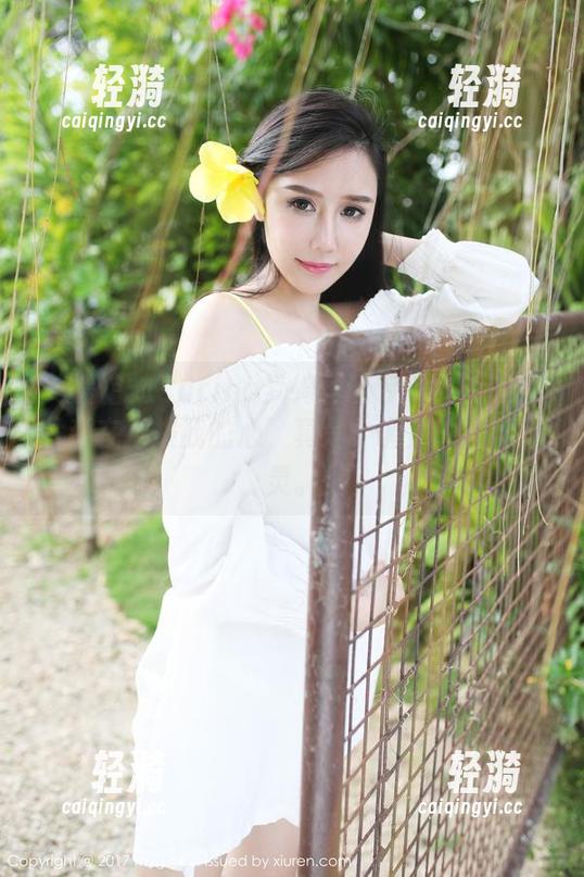 美媛馆 - Carina梦绮圣诞专辑：每张图片都在撩拨我的心，真是个调皮的圣诞精灵。