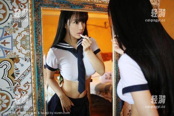 美媛馆 - 子纯儿Annie的短裙秀：免费图片让人忍不住想多看几遍！