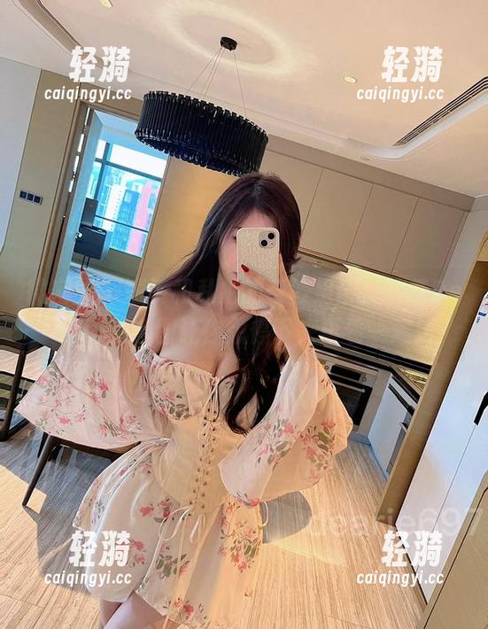 微密圈 - 短裤和私拍的奇妙组合，脸红Dearie的套图让你想停下来再看一遍！