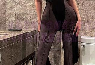 微密圈 – 谁说空姐只会服务？脸红Dearie带你在写真图库里发现她的另一面！