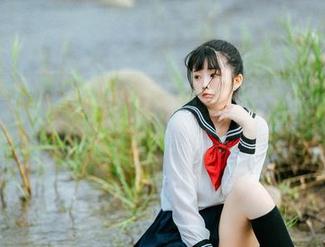 定制写真，落落Raku的美脚带你走向美丽的边缘，结果我完全跌下了！