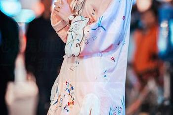 阿包也是兔娘的纯白写真合集：在纯白中总有一种“我是被抛弃的彩虹”的感觉！
