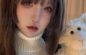 从没见过的姿势！阿薰kaOri在体操服里，快来下载这些免费的图片吧。