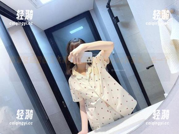 高清壁纸里的艾米莉亚，魔物喵nigisa真会玩，怎一个清新了得！