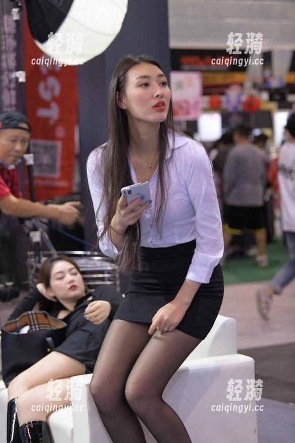 魔镜街拍 - 玲玲一人车展的街拍作品：全套展现，车和心情都在路上！