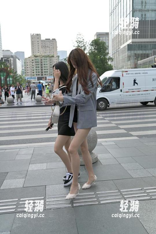 魔镜街拍 魔镜街拍在线,最精选美图:微胖的肉丝袜,每一寸都是错位的美,这谁能顶得住啊!