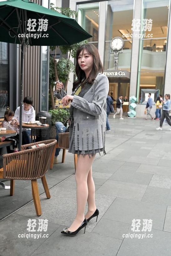 魔镜街拍 想看运动系甜美女生?魔镜街拍全新写真集等你下载,别让遗憾缠绕!