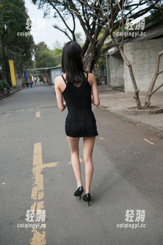 魔镜街拍 魔镜街拍:牛男如何抓住清秀亮丝小姐姐的心,全集作品大揭秘!