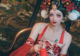 “鹿八岁baby”与雪的私拍合集，让我们一同在“尼尔：机械纪元”中迷失！