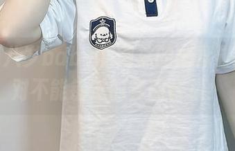 发现鹿八岁baby和网袜的幽默碰撞：绝对不能错过的套图合集！